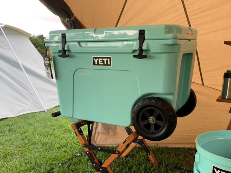 緊急値下げ　YETI イエティ タンドラホール クーラーボックス 美品 シーフォーム