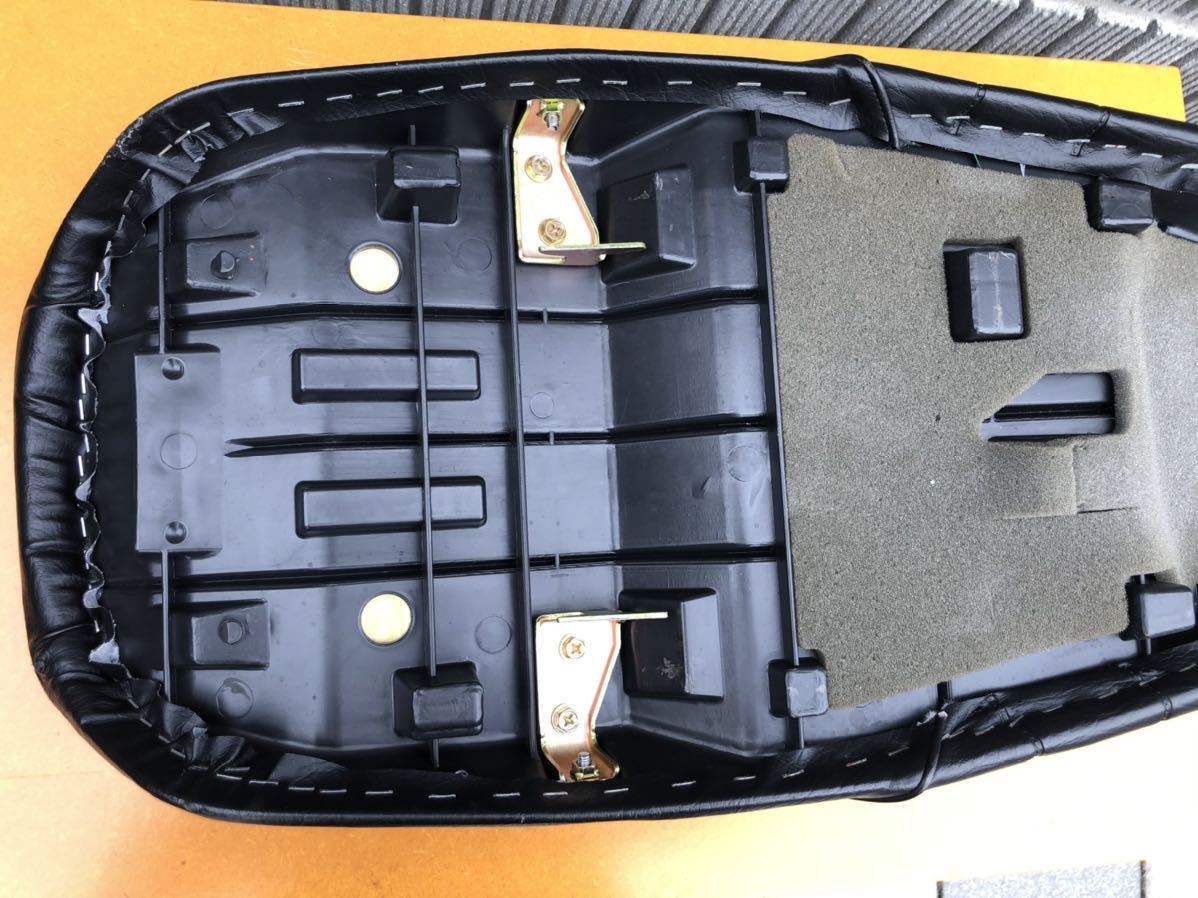 バイク ゼファー750 純正シート タックロール張替え