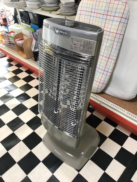 中古品】 ダイキン セラムヒート 遠赤外線暖房機 ERFT11USE5 2017年製 