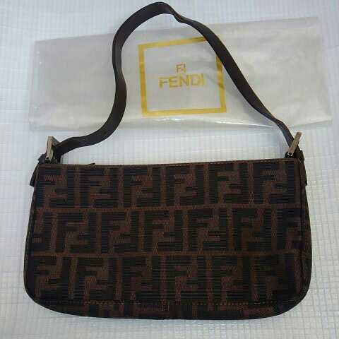 最新作，100%新品 訳ありFENDI フェンディ アクセサリーポーチ(その他)｜売買されたオークション情報、yahooの商品情報をアーカイブ公開 - オークファン かばん、バッグ