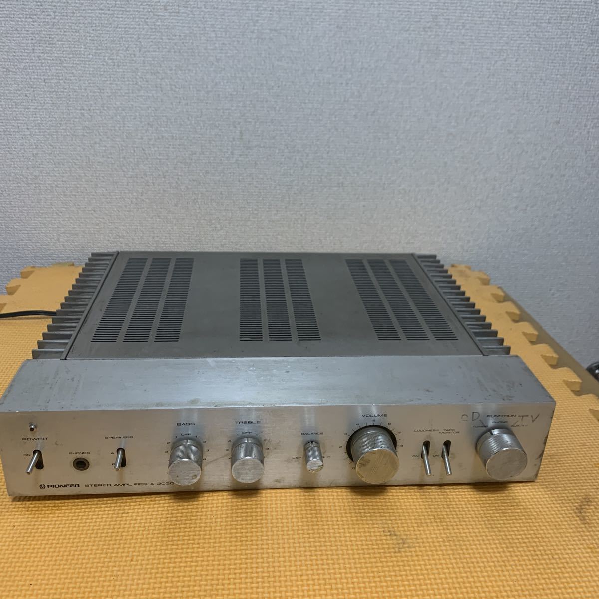 オーディオ機器 PIONEER プリメインアンプ A-2030 音出し確認済み ジャンク
