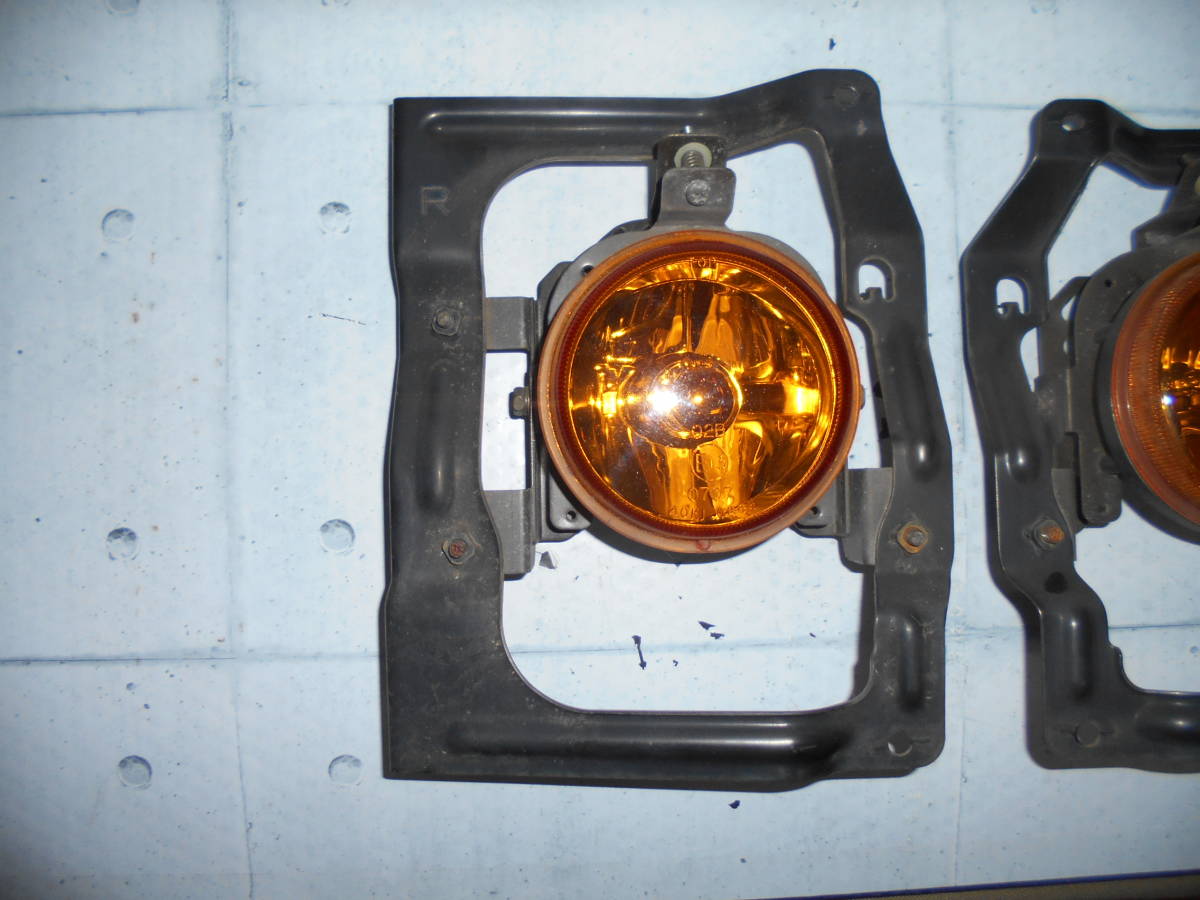ダイハツ タウンボックス U62W 2004年 フロントバンパー　フォグライト　左右セット_2