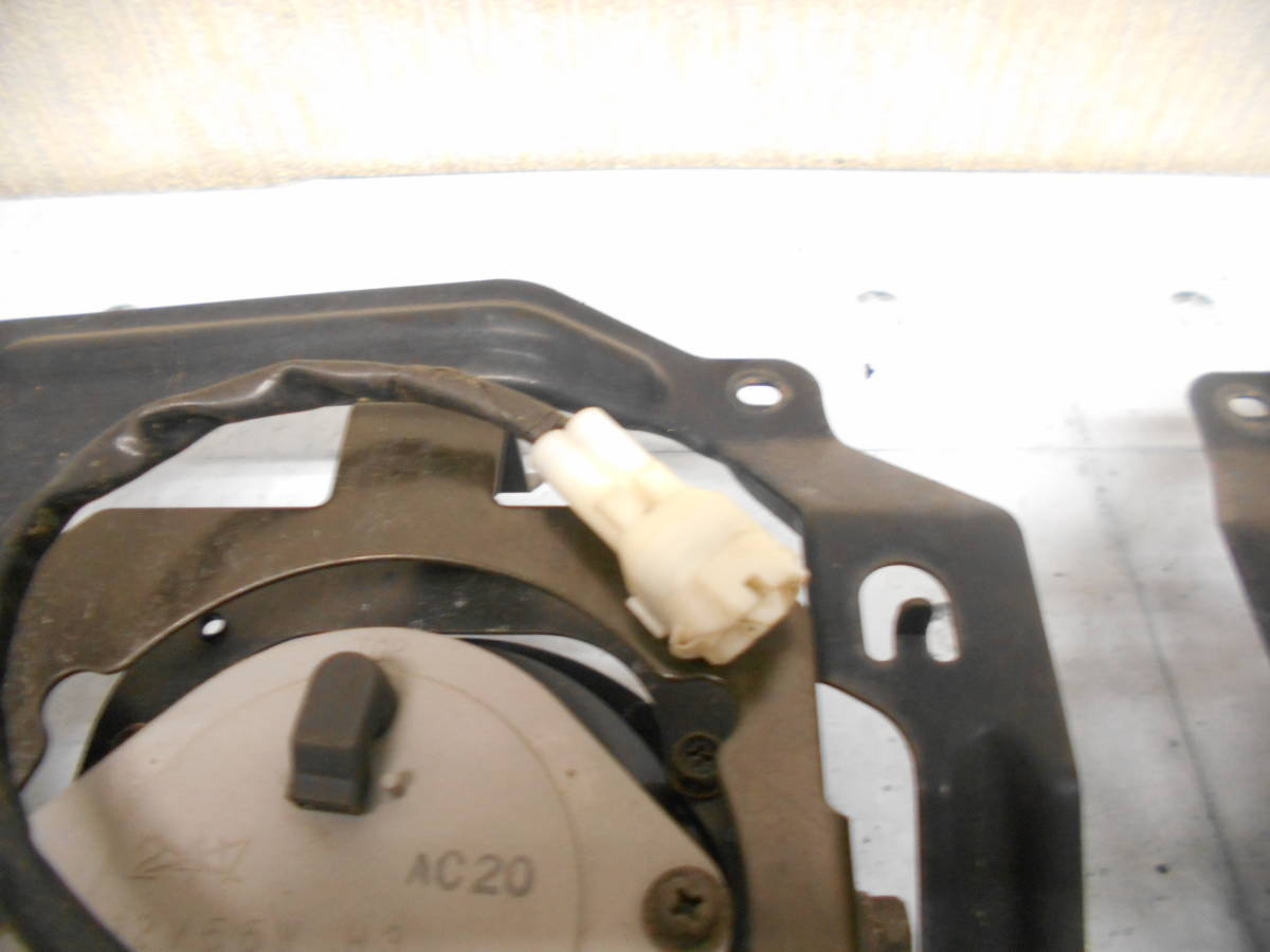 ダイハツ タウンボックス U62W 2004年 フロントバンパー　フォグライト　左右セット_8