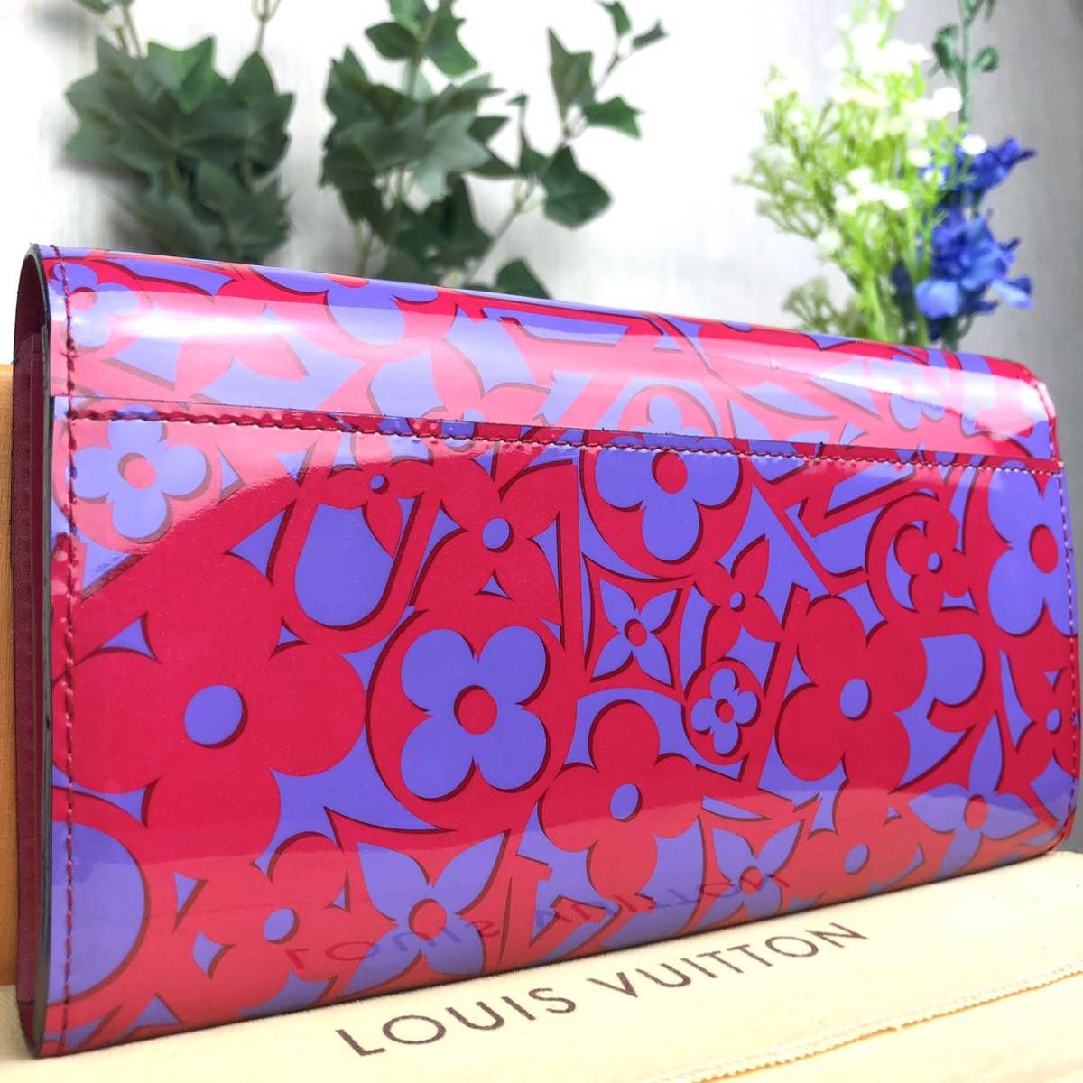 ルイヴィトン  ポルトフォイユ  サラ  紫  モノグラム  ヴェルニ 人気商品 LOUIS VUITTON（ルイ・ヴィトン） 長財布 ヴェルニ ポルトフォイユ
