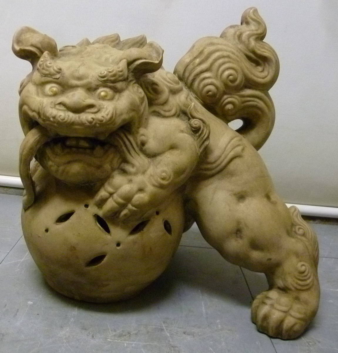 【特大40cm】作家物 獅子 置物 銘あり 狛犬 骨董 細工物 陶器 魔除け 狛犬 シーサー 特大九谷焼 九谷八幡窯 特大 玉獅子 35cm 5kg 獅子