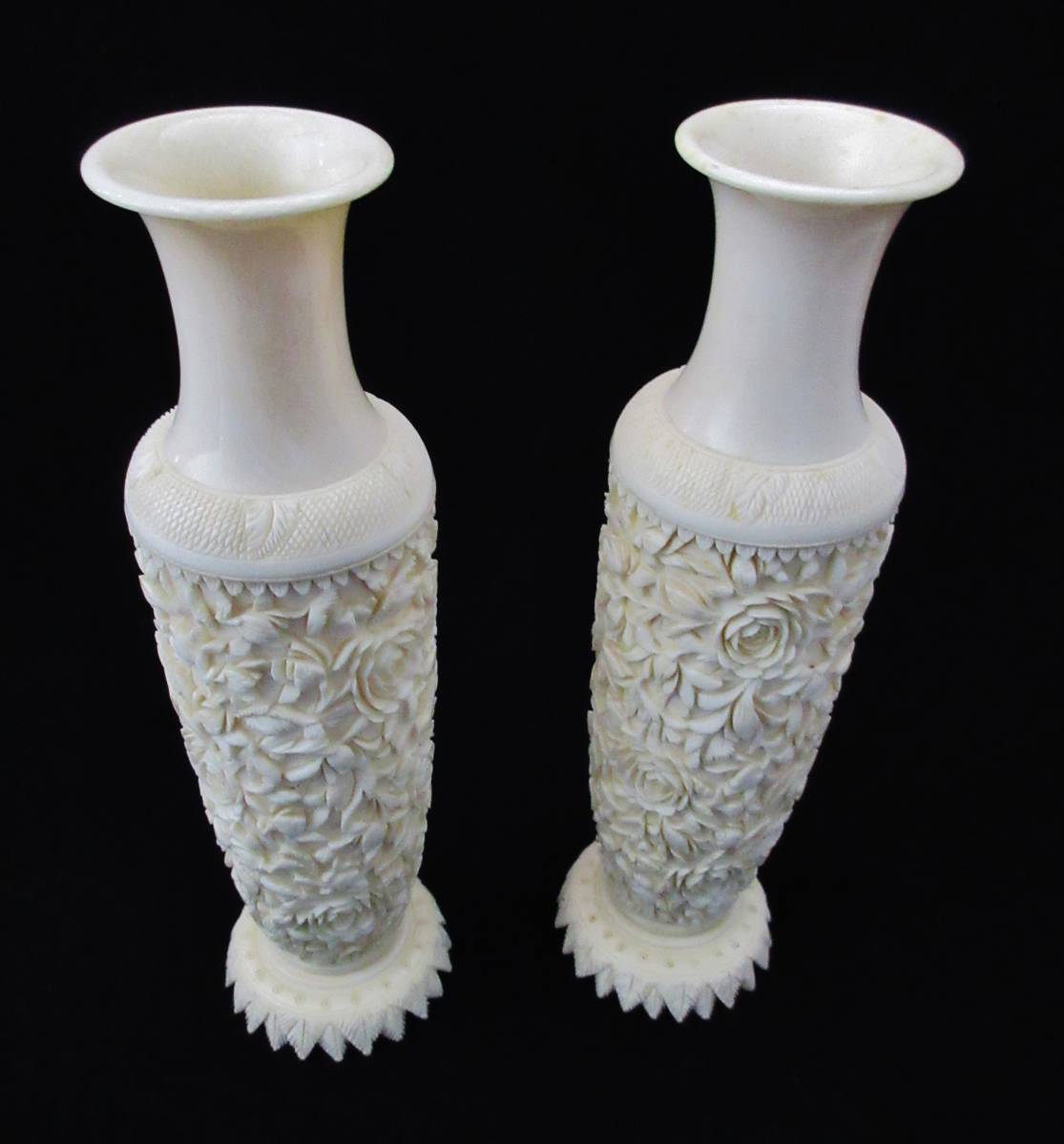 中国古玩象牙風【バラ細工彫物】花瓶一対 高さ 20.5cm_1