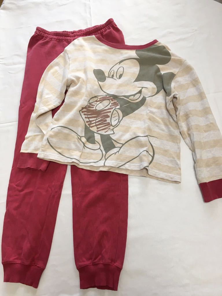 子供用パジャマ130 位 ユニクロuniqlo M ミッキー 上下セット 男女兼用 綿スウェット素材 ルームナイトウェア 送料198円 130 125 134cm 売買されたオークション情報 Yahooの商品情報をアーカイブ公開 オークファン Aucfan Com
