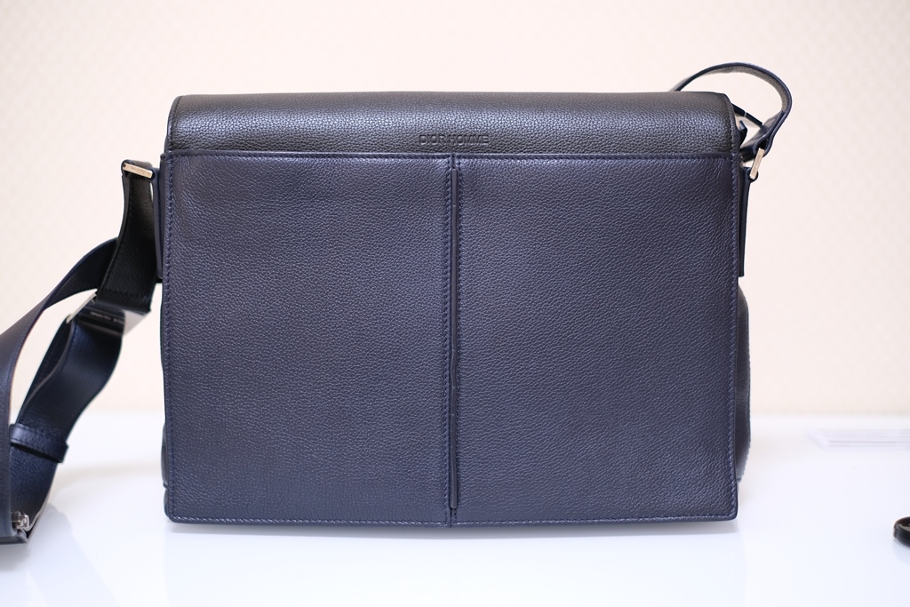 DIOR HOMME 本革ショルダーバッグ 2018年購入 定価40万円 DIOR HOMME 本革ショルダーバッグ 2018年購入 定価40万円