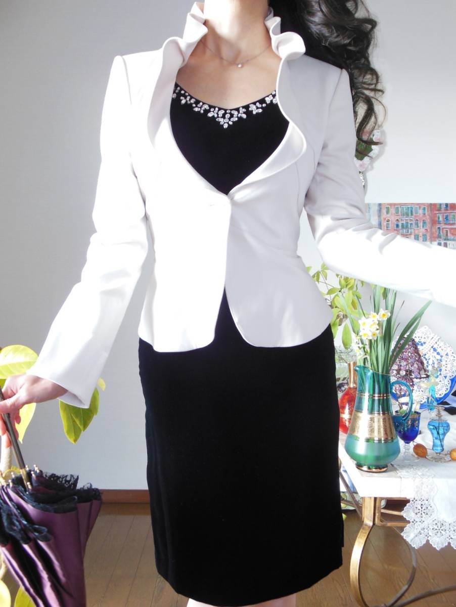 Paul Stuart 8万8 000円 シルクベルベットの柔らか漆黒ワンピース お花の豪華白銀ビジュー ポールスチュアート 絹ビロード ブラック 6 M 女性用 売買されたオークション情報 Yahooの商品情報をアーカイブ公開 オークファン Aucfan Com