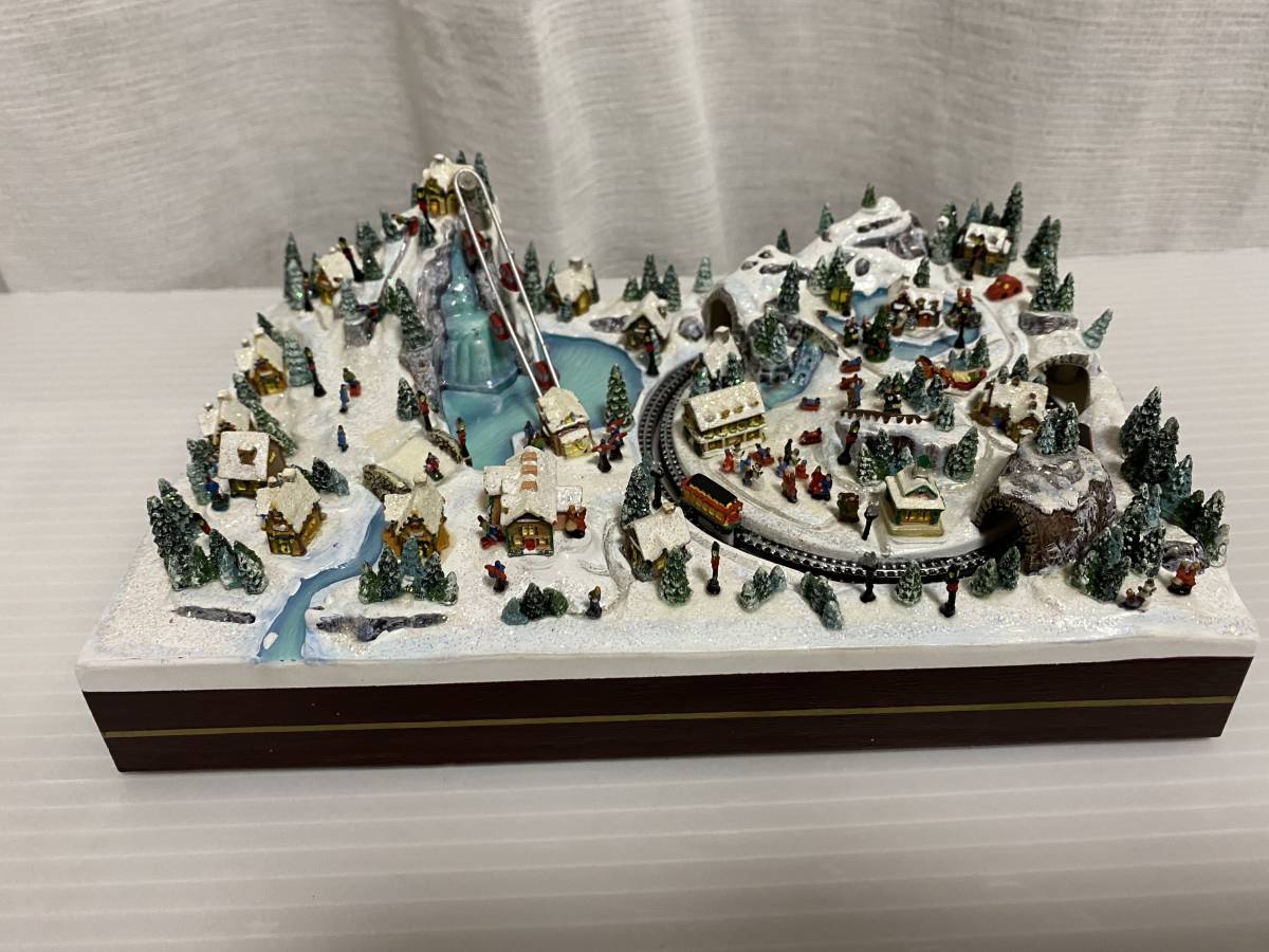 トーマスキンケード クリスマス スキーリゾート ライトアップ ジオラマ 雪化粧 美品 トーマスキンケード クリスマス スキーリゾート ライトアップ