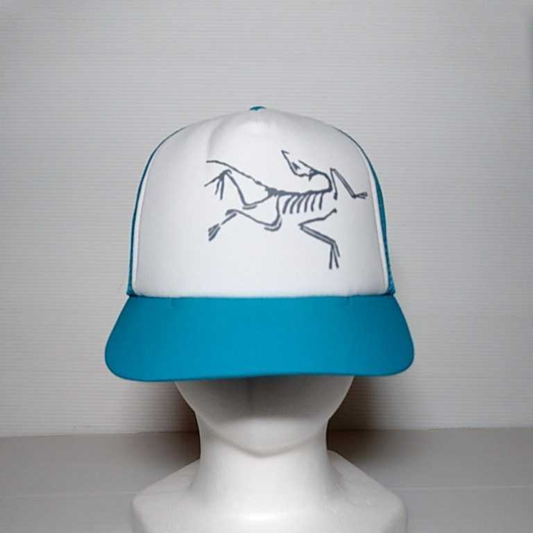 アークテリクス ポリクロームバードトラッカーキャップ白/青色