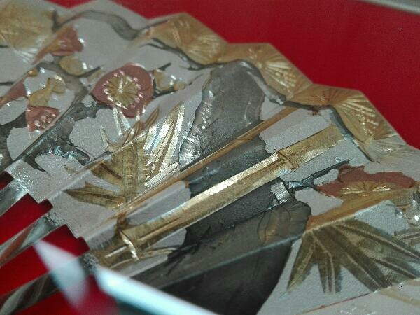 置物 武比古（TAKEHIKO）純銀製の扇「松竹梅」 木製ガラスケース付き