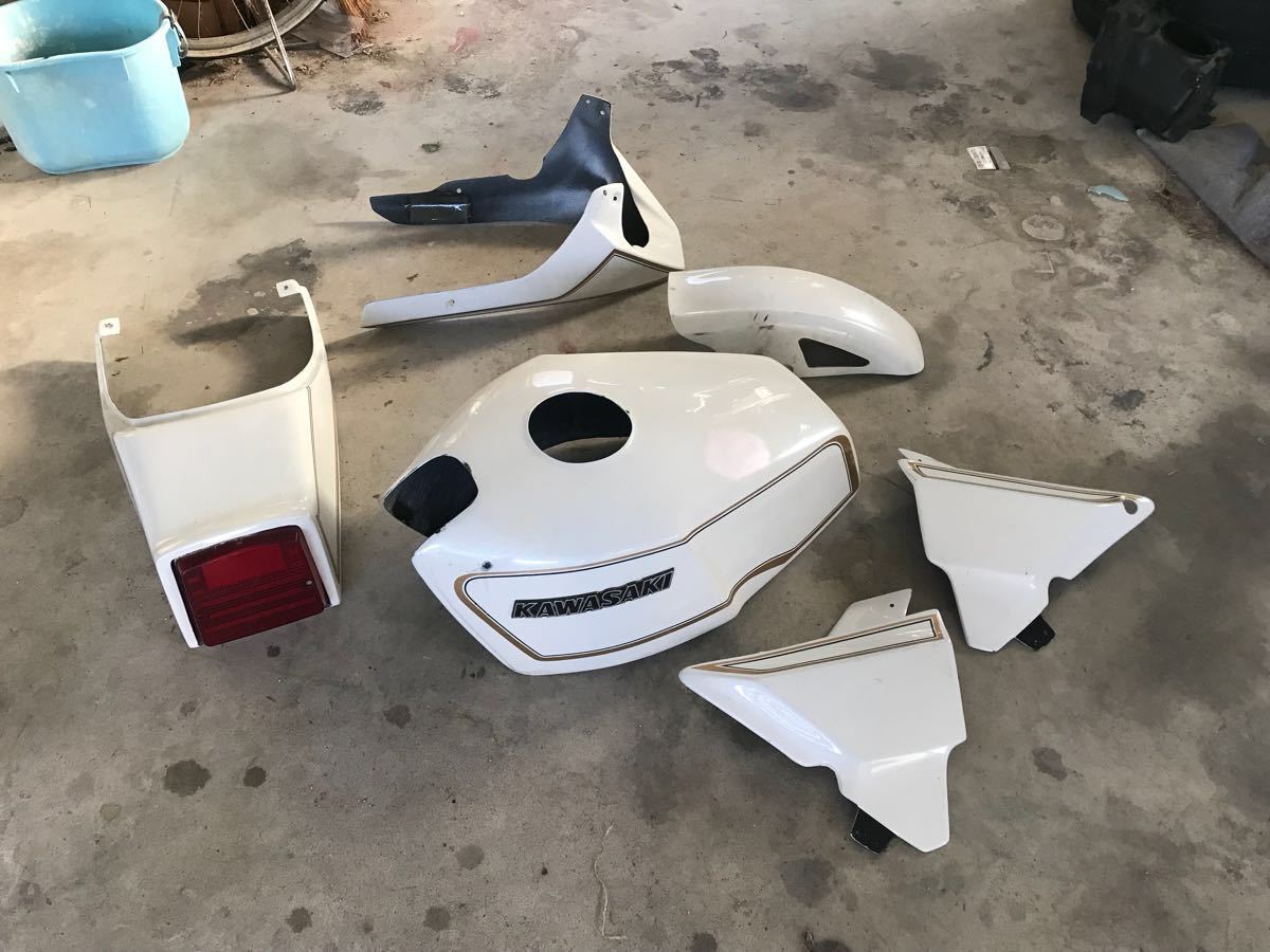 1円スタート/ゼファー400 外装セット タンクカバー アンダーカウル BEET？