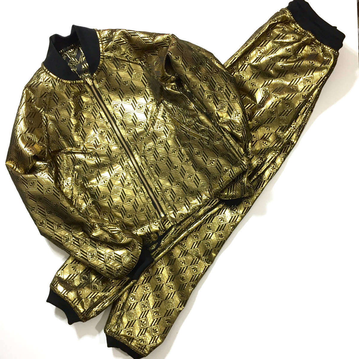 GK1724 GK1722 M BLACKPINK ブラックピンク LISA着 adidas アディダス 
