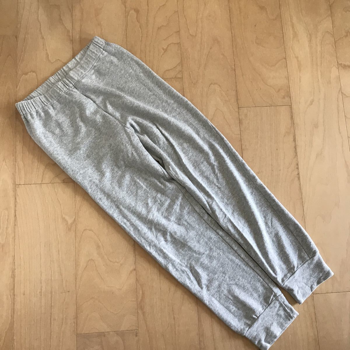 ユニクロ Uniqlo スウェット上下 パジャマ 薄地 サイズ150 グレー 白 ユニクロ子供服 男の子用 売買されたオークション情報 Yahooの商品情報をアーカイブ公開 オークファン Aucfan Com