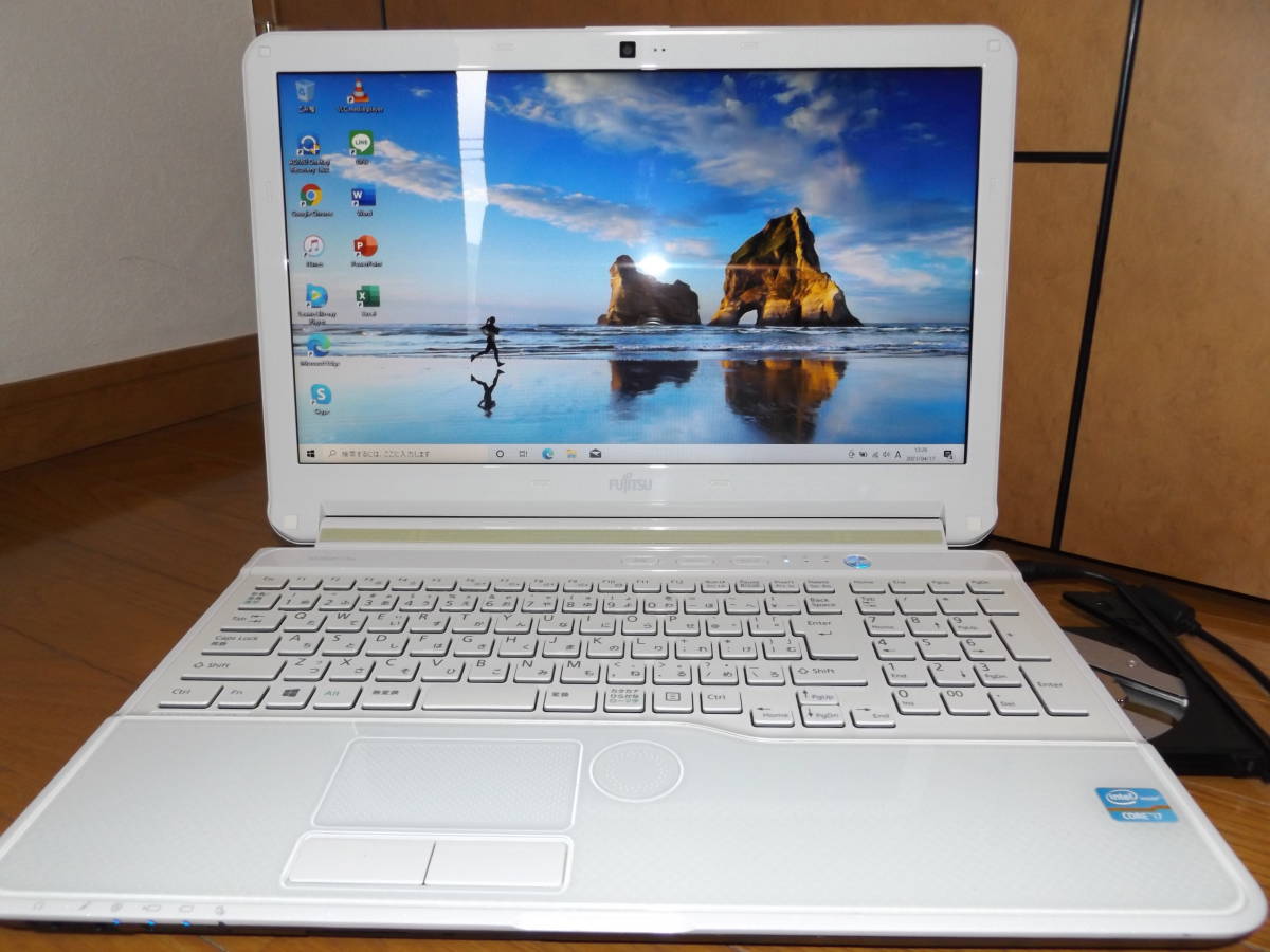 富士通 Lifebook AH53/G ホワイト 本体 中古ノートパソコン富士通 LIFEBOOK AH53/G FMVA53GWP Windows7