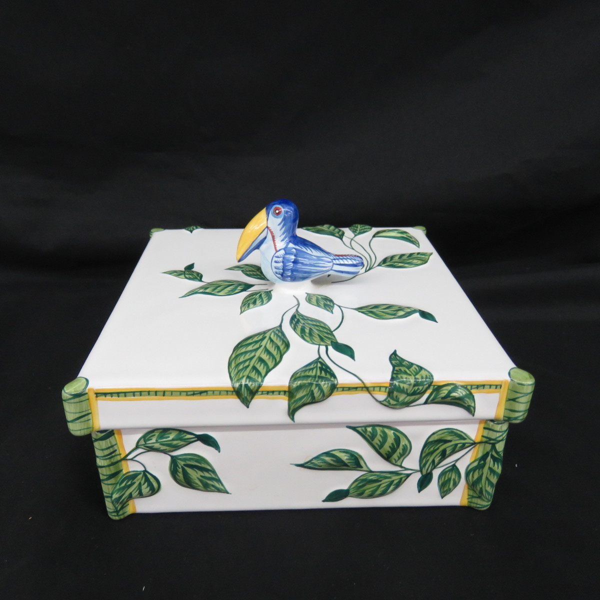 中古品】Hermes エルメス トゥカンモチーフ 陶器 小物入れ 本体のみ
