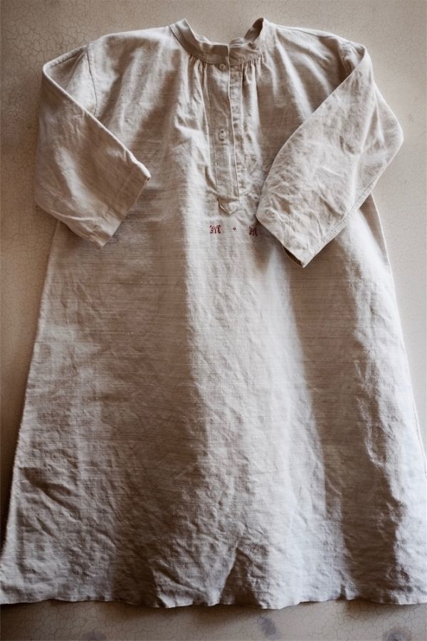 フランスアンティーク 19世紀 手織りシャンブルリネン ルージュのモノグラムと物語的ワンピース ハンドメイド 麻 スモック Sサイズ 売買されたオークション情報 Yahooの商品情報をアーカイブ公開 オークファン Aucfan Com