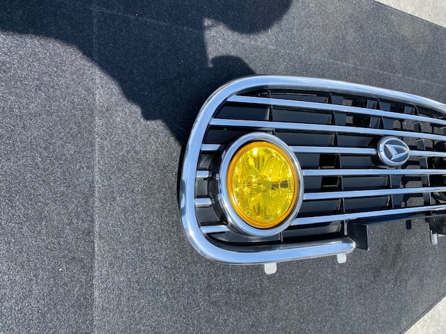 ダイハツL700Sミラジーノ　メッキグリル（フォグ付） ☆ L700S ミラジーノ メッキグリル イエローフォグ付 ☆送料無料☆