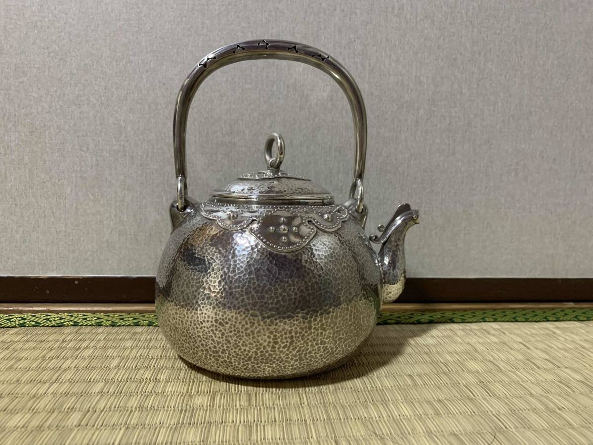 時代 純銀製 銀瓶 長養斎 造 生秀館 約355g 虫喰摘 煎茶道具 鉄瓶 急須 時代 純銀製 銀瓶 長養斎 造 生秀館 約355g 虫喰摘 煎茶道具 鉄瓶 急須