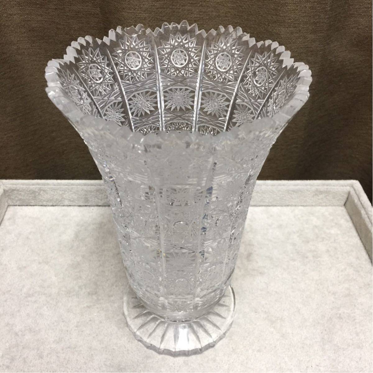 ボヘミアン クリスタルガラス 脚付き花瓶