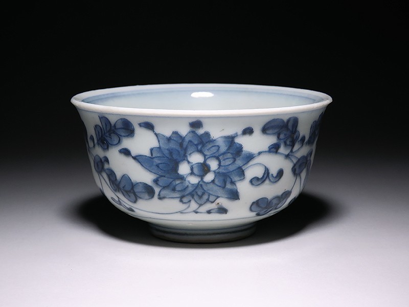 中国陶器.唐物陶器.唐草文の小ぶり碗.盃.酒器.景徳鎮陶器窯.中国伝統 