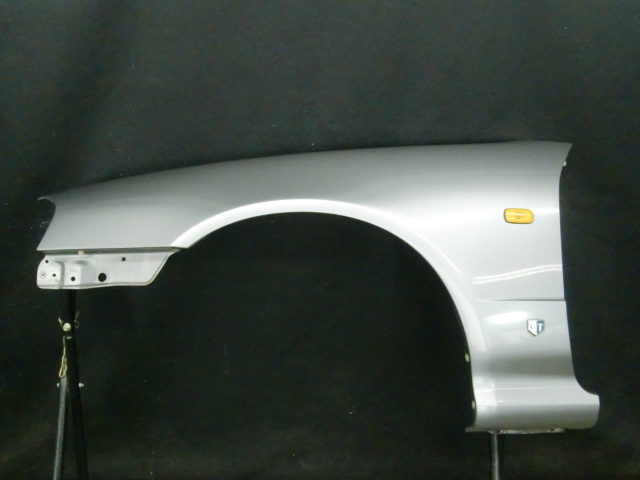 スカイライン 4ドアセダン ER34 / 左フェンダー / 63113-AA030 / KV2