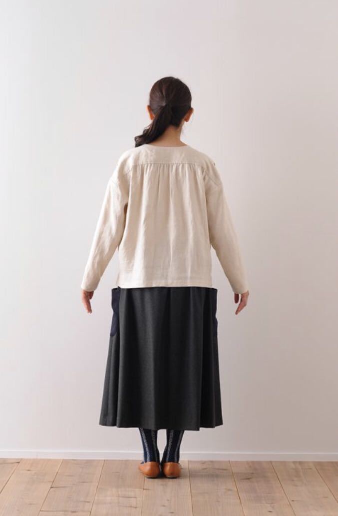 美品 atelier naruse アトリエナルセ クルミボタン リネンクラシック
