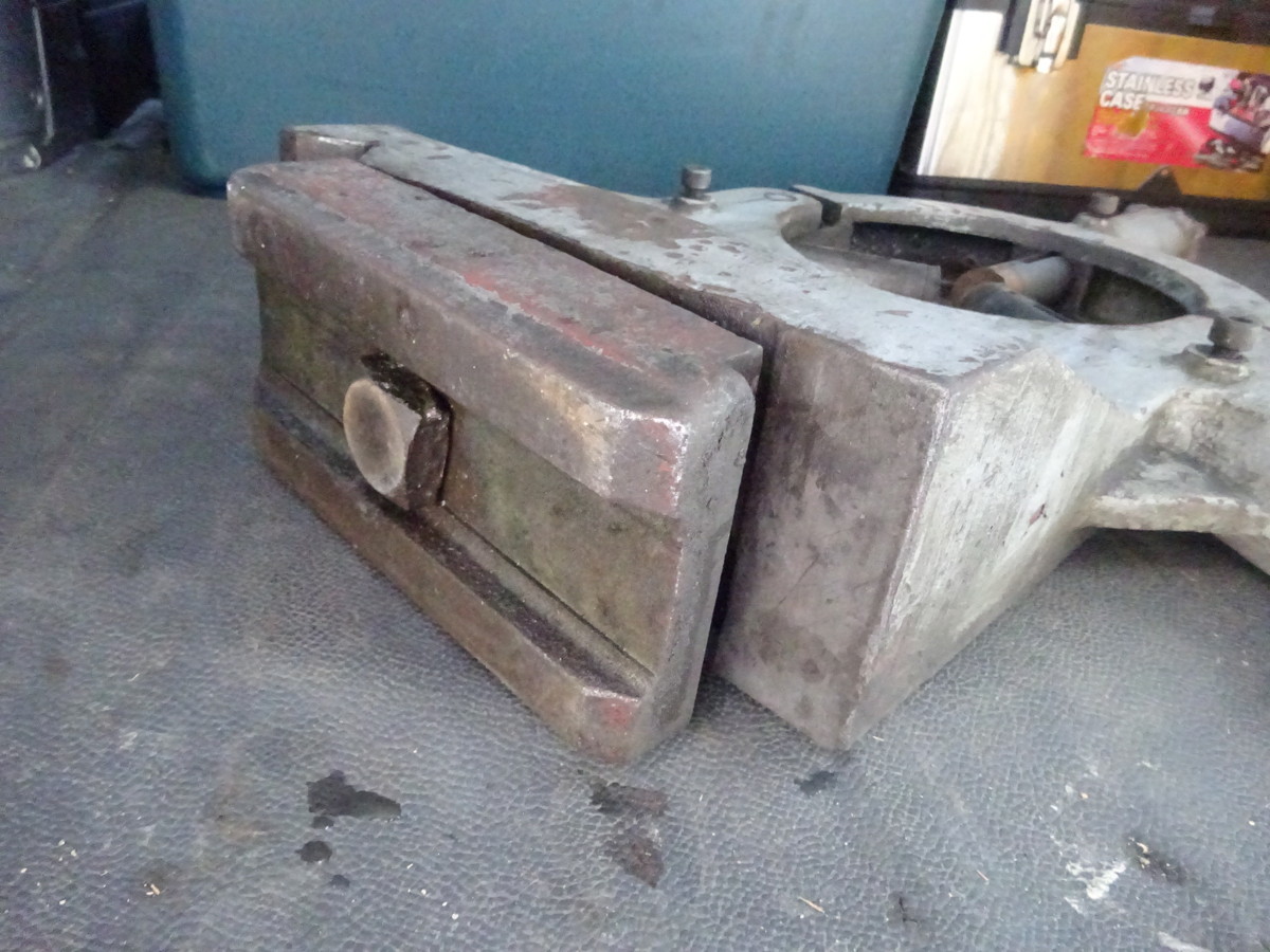 中古動作品】旋盤 振れ止め 振止め メーカー不明 200mm 全高700mm 