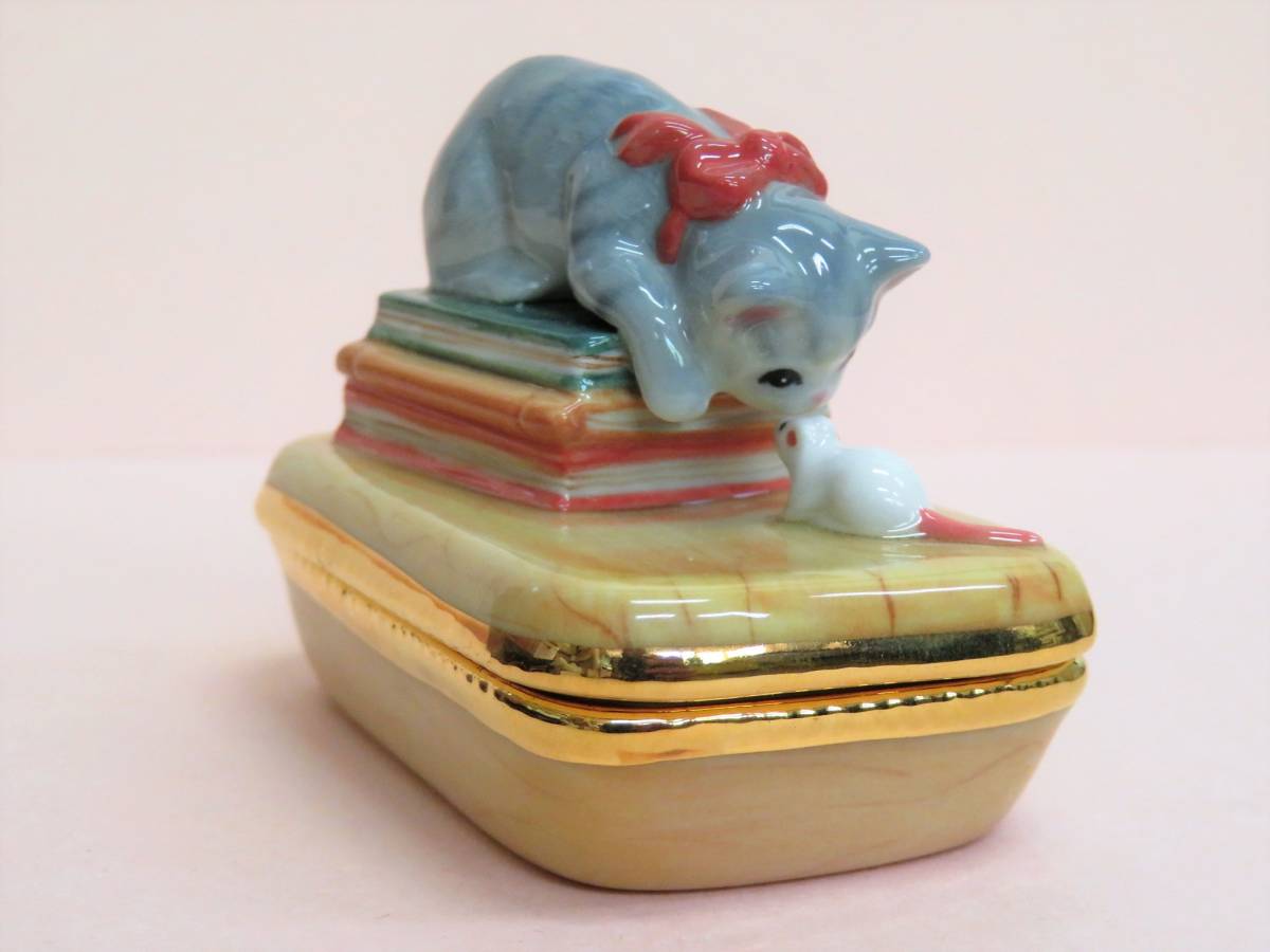 古道具 猫と鼠の図 金属工芸 小物入れ 古道具 猫と鼠の図 金属工芸