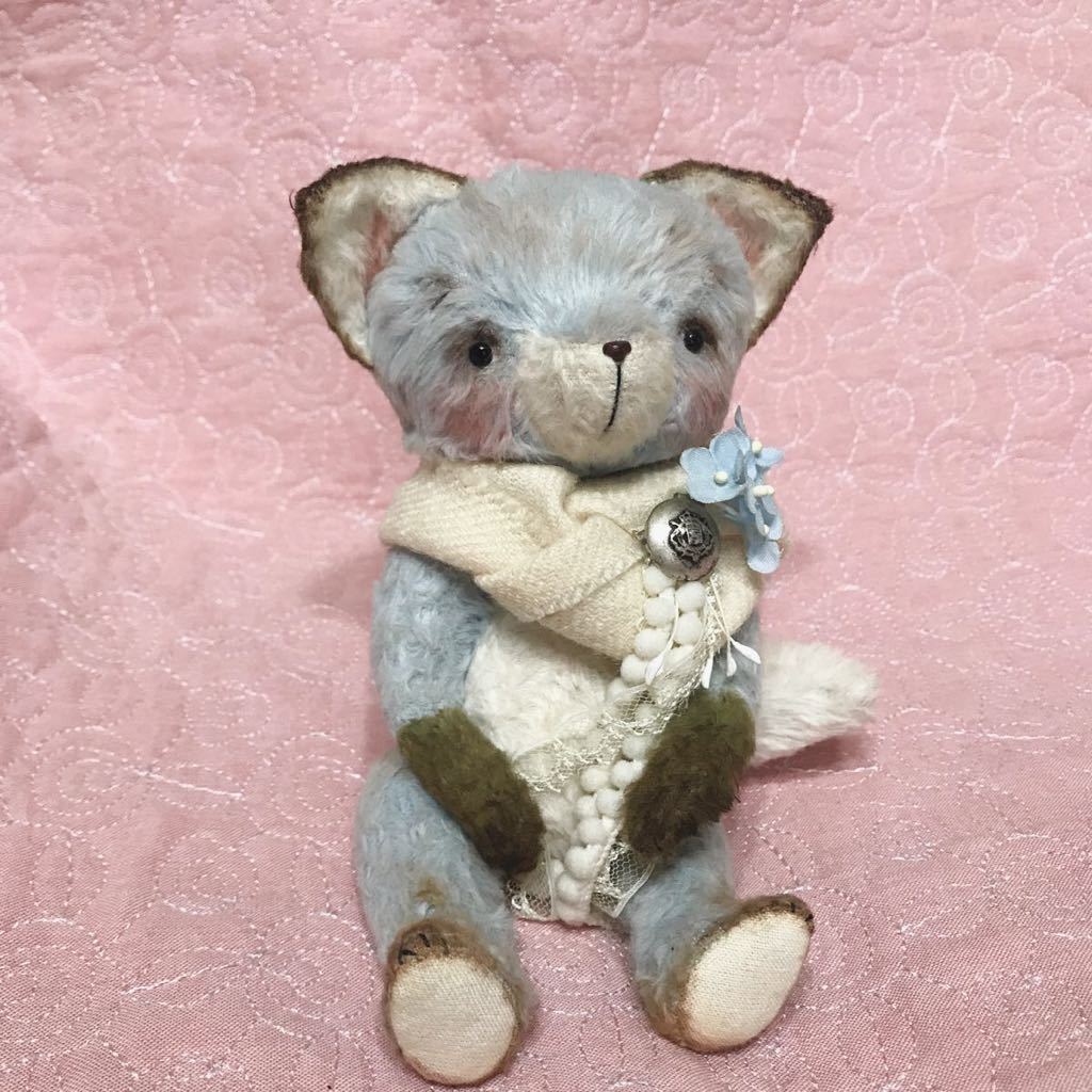 キツネさんおめでとう アーティストベア 海外作家様 ハンドメイド テディベア 海外作家様☆キツネ☆アーティストベア☆テディベア ☆ハンドメイド