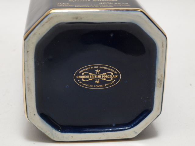 ★★Burberry.s バーバリー 25年 スコッチウイスキー 青陶器 700ml★AKA60035 バーバリー 25年 - 12年スコッチウイスキー Burberry.s(バーバリー) ス