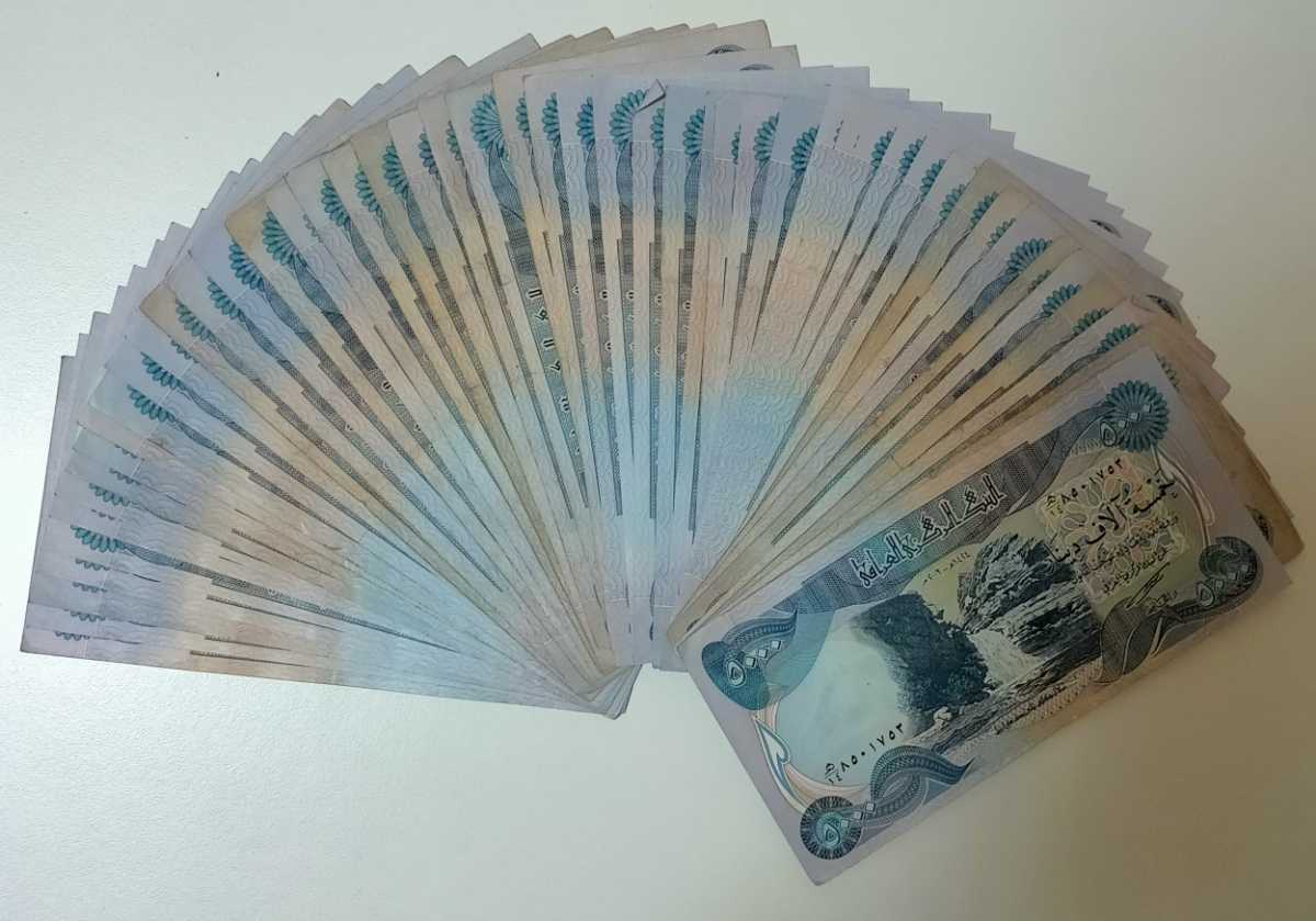 証明書コピー付 流通品50枚 5000イラクディナール紙幣IQD（透かし