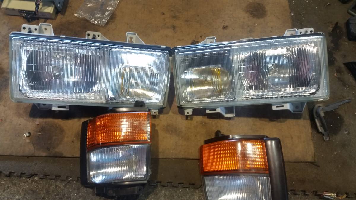お買い得，人気 日産 UD 前期ビッグサム ヘッドライト/ウインカー 左右セット(ヘッドライト)｜売買されたオークション情報、yahooの商品情報をアーカイブ公開 - オークファン ライト