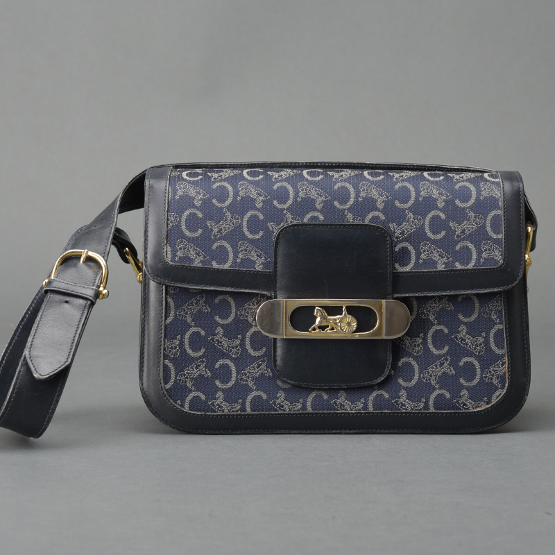 celine セリーヌ レア品 馬車金具 ショルダーバッグ レザー 