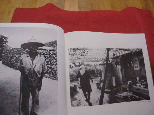 沖縄カンカラ三線 平良孝七写真集 1961年～1981年(平良孝七 撮影 | 平良孝七 : 2026年最新Yahoo!オークション 沖縄を見続けた写真家 太陽と風とカンカラ三線 ☆サイン入り 知らなかったけど、写真でもスゴい人がいたんです。 公式通販 １９６１年−１９８１年 平良 ～写真家・平良孝七とその時代