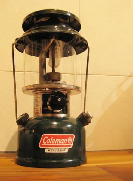コールマン ケロシンランタン 214 予備ジェネレータ2本付き 灯油ランタン 売買されたオークション情報 Yahooの商品情報をアーカイブ公開 オークファン Aucfan Com