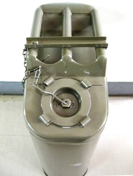 自衛隊 ジェリカン リッターガソリン燃料携行缶3 その他 売買されたオークション情報 Yahooの商品情報をアーカイブ公開 オークファン Aucfan Com