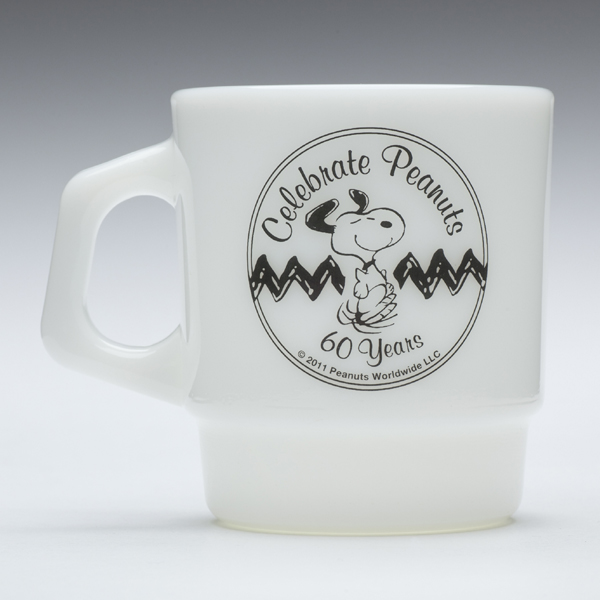 スヌーピー60周年記念マグ ファイヤーキングジャパンピーナッツ ピーナッツ スヌーピー 売買されたオークション情報 Yahooの商品情報をアーカイブ公開 オークファン Aucfan Com