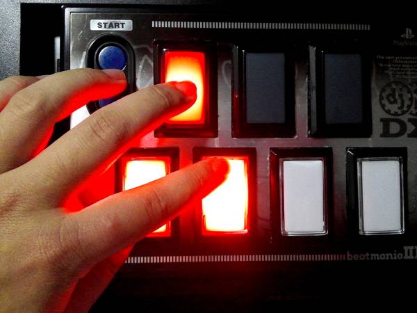 芝ボタン Beatmania Iidx 専用コントローラー 発光改造 Emp皿 アクセサリ 周辺機器 売買されたオークション情報 Yahooの商品情報をアーカイブ公開 オークファン Aucfan Com