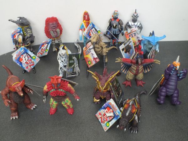 バンダイ ウルトラ怪獣シリーズ ソフビまとめて 39点セット レア 怪獣 宇宙人 売買されたオークション情報 Yahooの商品情報をアーカイブ公開 オークファン Aucfan Com