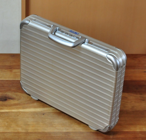 Rimowa Slim Attache Case リモワ アタッシュケース 薄い リモワ 売買されたオークション情報 Yahooの商品情報をアーカイブ公開 オークファン Aucfan Com