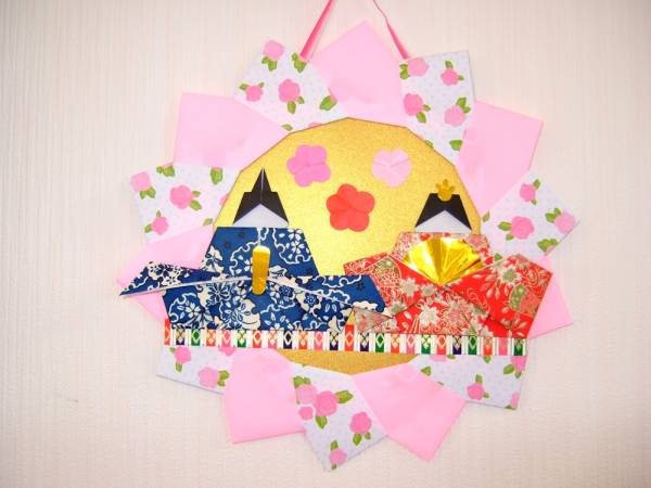 壁面飾り ひな祭り お雛様 お内裏様 折り紙 リース壁掛け 折り紙 千代紙 売買されたオークション情報 Yahooの商品情報をアーカイブ公開 オークファン Aucfan Com