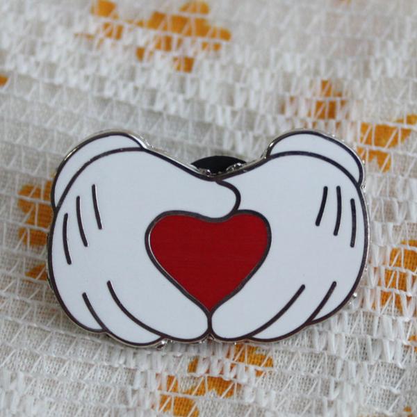 ディズニー ピンバッジ ミッキーマウスの手 に ハート ミッキーマウス 売買されたオークション情報 Yahooの商品情報をアーカイブ公開 オークファン Aucfan Com