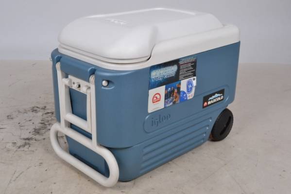 R D064 イグルー Igloo 小型クーラーボックス キャスター付 38l 30l 売買されたオークション情報 Yahooの商品情報をアーカイブ公開 オークファン Aucfan Com