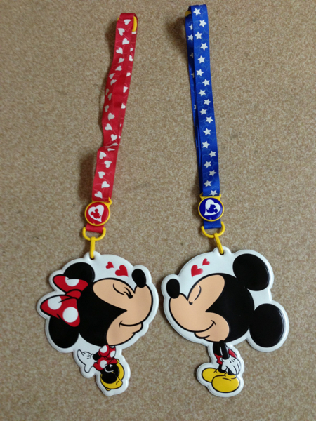 ディズニー ミッキー ミニー ラブラブパスケース ホルダー Kiss ミッキーマウス 売買されたオークション情報 Yahooの商品情報をアーカイブ公開 オークファン Aucfan Com