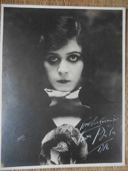 直筆サイン写真セダ バラ愚者ありきサロメ カルメン 愛の試練 サイン 売買されたオークション情報 Yahooの商品情報をアーカイブ公開 オークファン Aucfan Com