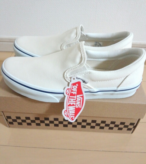 Vansスリッポン ナチュラル 白 ２４cm えみり梨花 バンズ 売買されたオークション情報 Yahooの商品情報をアーカイブ公開 オークファン Aucfan Com