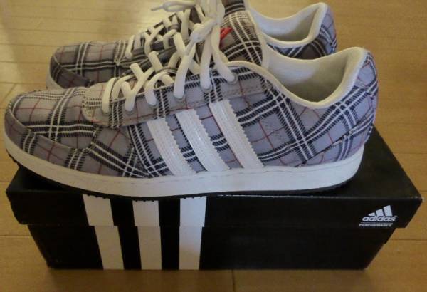 アディダスadidas スニーカー メンズ グレーチェック柄26cm 26 0cm 売買されたオークション情報 Yahooの商品情報をアーカイブ公開 オークファン Aucfan Com