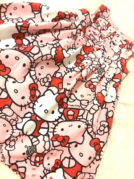 H M サンリオ キティちゃん Pk総柄 ワンピース 116 110 1 1 115 124cm 売買されたオークション情報 Yahooの商品情報をアーカイブ公開 オークファン Aucfan Com